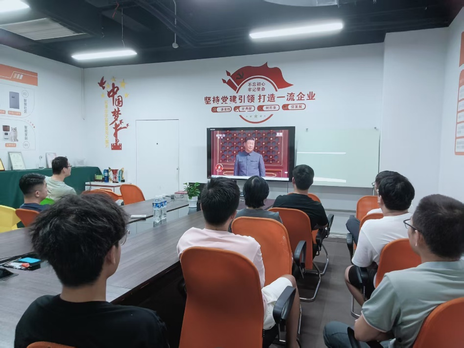 铮铮铁骨扬国威,殷殷红心筑企魂